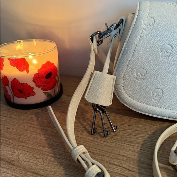 BETSEY JOHNSON Creamy Satchel/Crossbody, NWT - Picture 6 of 13